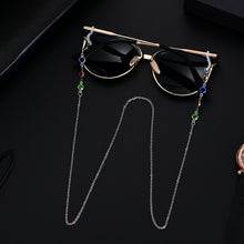 Load image into Gallery viewer, 1PCs Women Fashion Pearls Sunglasses Chains Gold Eyeglasses Chains Sunglasses Holder Necklace Eyewear Retainer Accessories